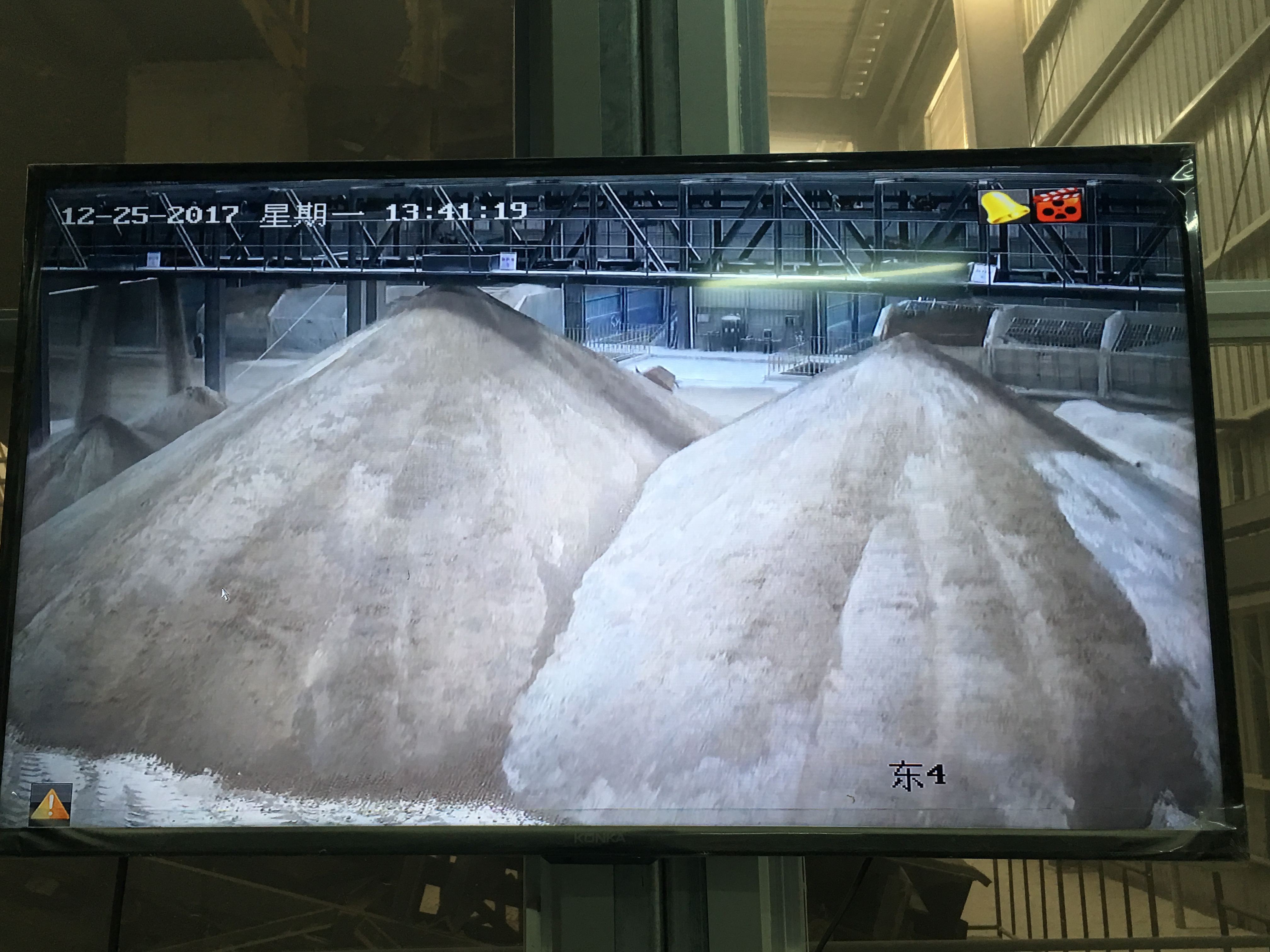 山东（中国建材集团）时产250吨石灰石破碎制砂绿色环保生产线2