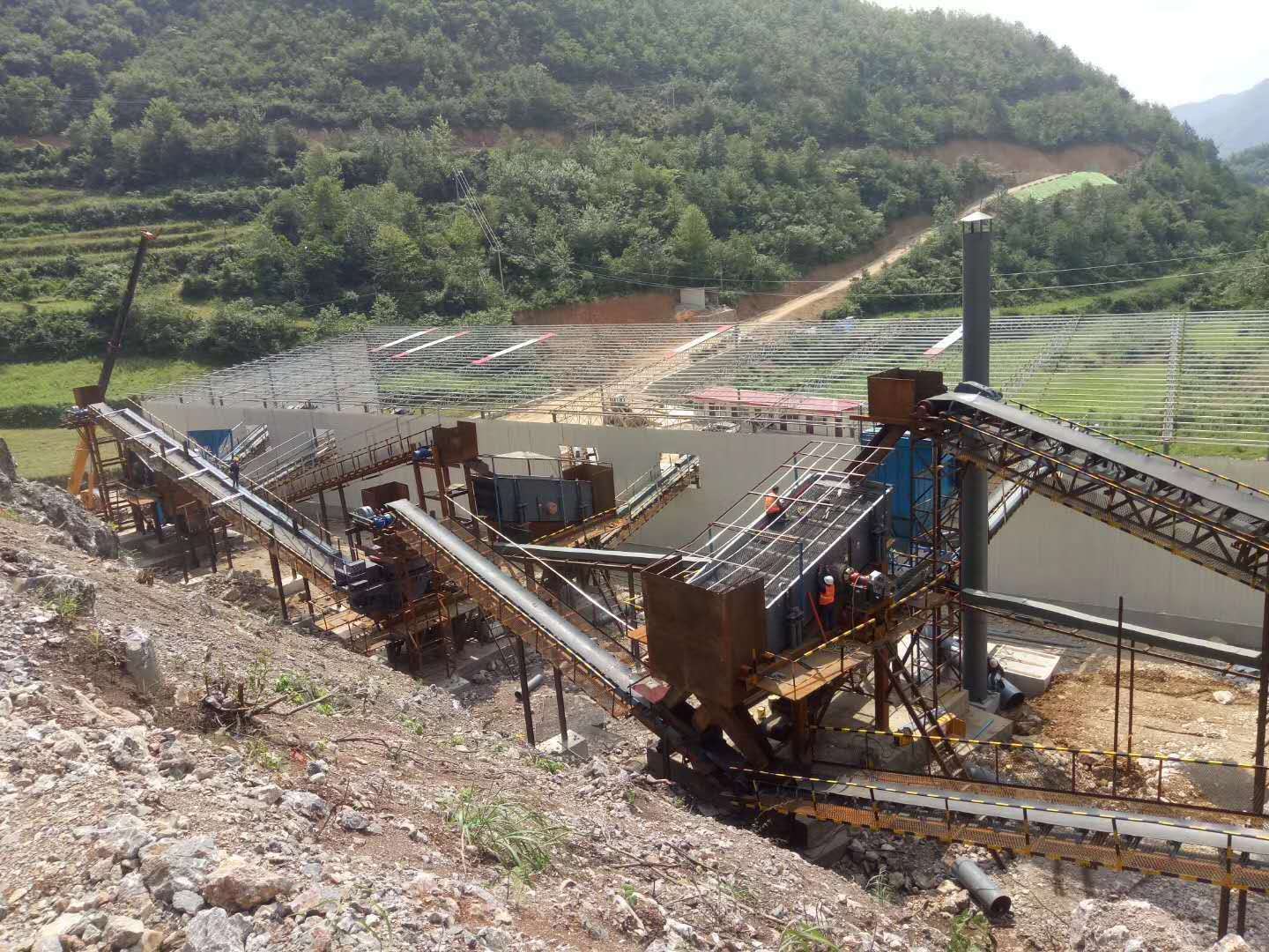 贵州时产300-400吨石灰石破碎生产线