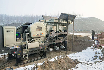 新疆时产180-230吨河卵石移动破碎生产线2