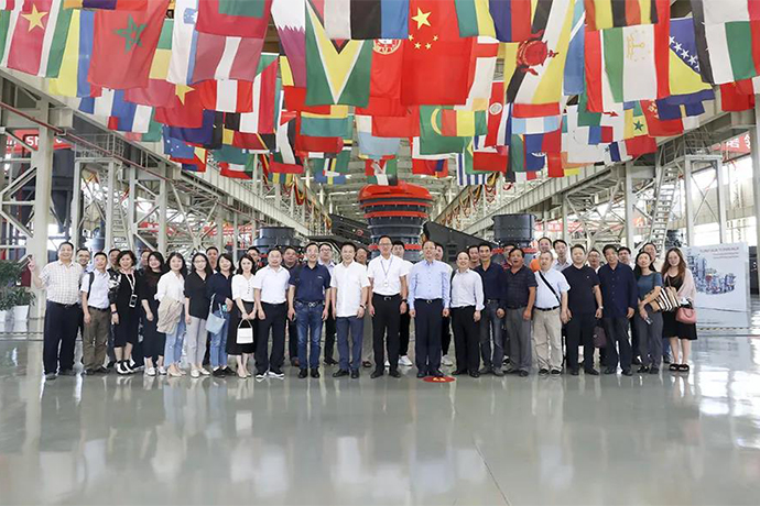 上海重型装备制造行业协会第四届五次理事会扩大会议在世邦集团召开